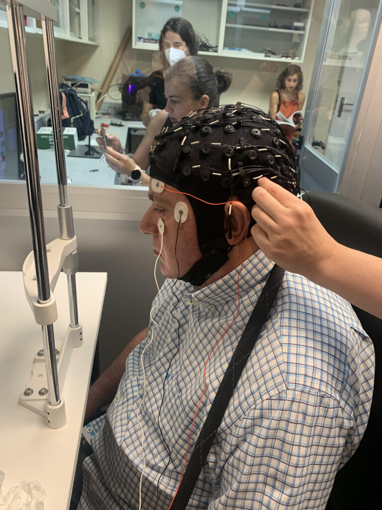 Una técnica experimental de microestimulación cerebral ha permitido que una persona ciega recupere parcialmente la percepción visual.