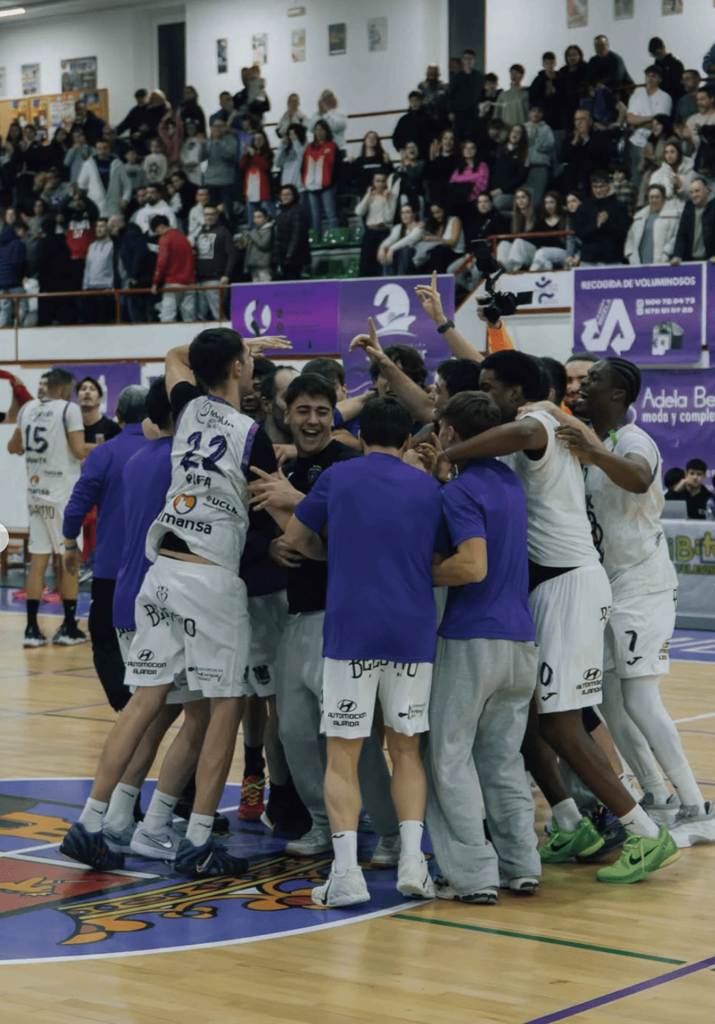 jugadores celebrando ganar la Copa 
