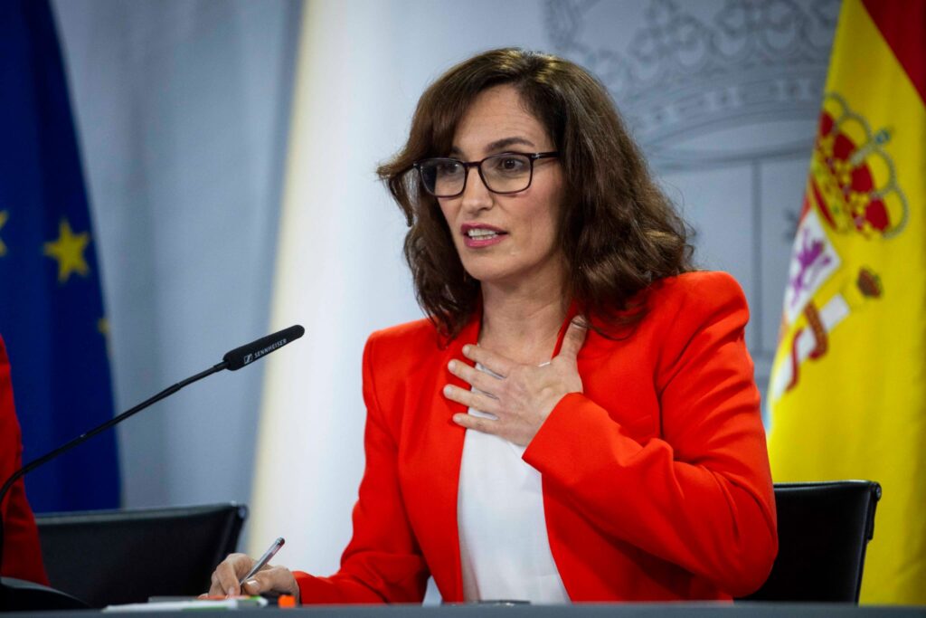 Imagen de Mónica García anunciando el anteproyecto ley gestión pública.