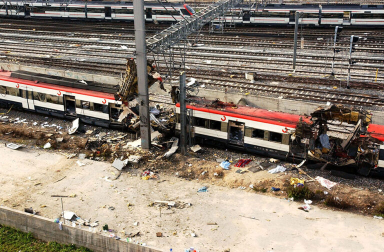 La Facultad de Letras de Ciudad Real recuerda la memoria del 11M