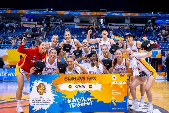 Las jugadoras de la selección femenina de baloncesto celebrando que España vuelve al Mundial femenino en Alemania 2026