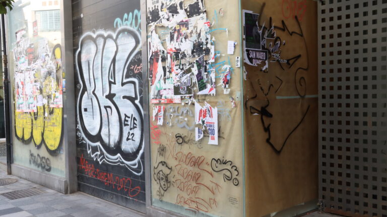 El pequeño comercio retrocede en Carretería ante el avance de las franquicias