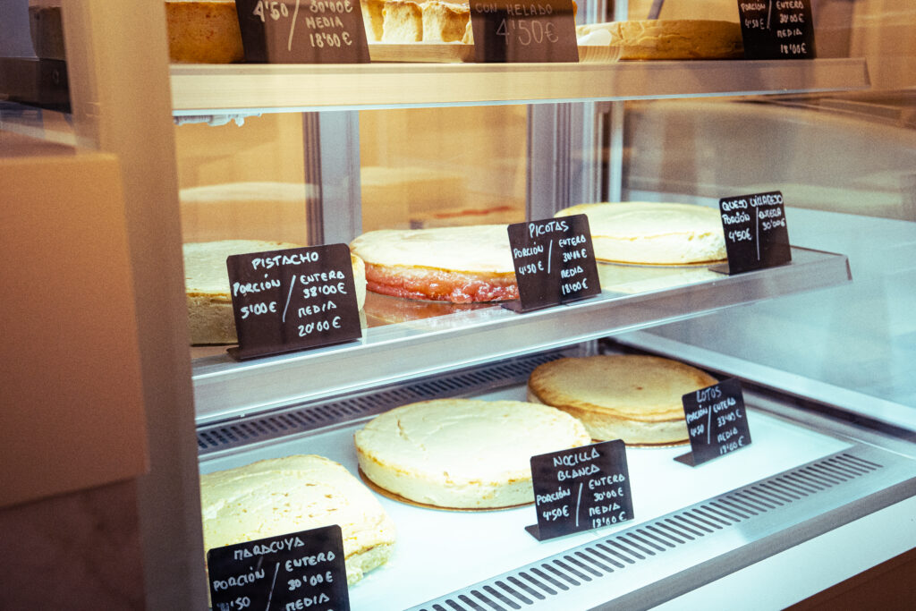 Mostrador Tartas de Queso en 'La Dulcería' / Foto de Toni Villegas