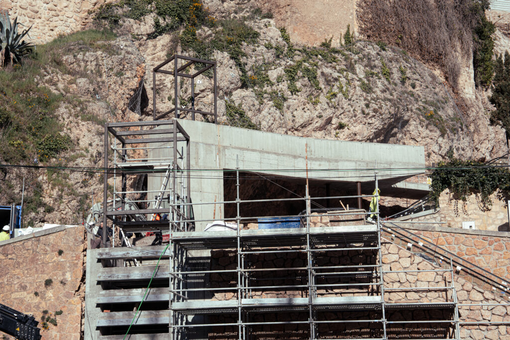 Inmediaciones obras escaleras mecáncas a 17 de marzo 2026 / Foto de Toni Villegas