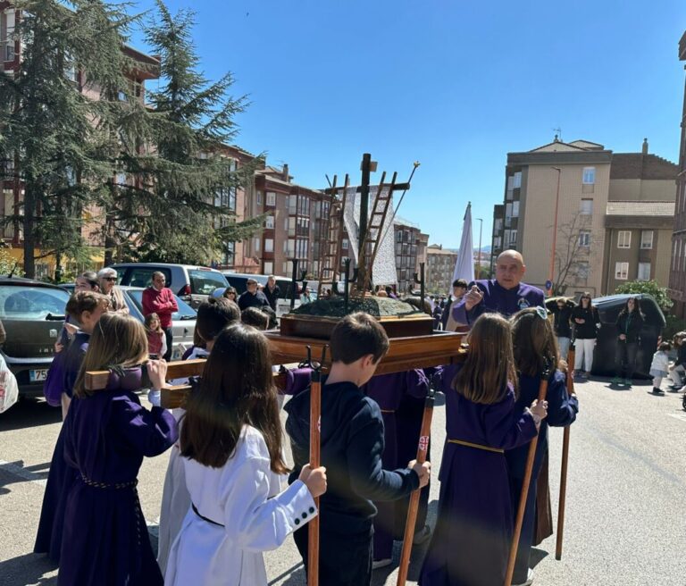 La Semana Santa se escribe en pequeño en Fuente del Oro