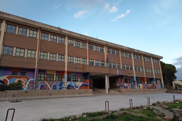 La espera de los colegios con los aparcabicicletas