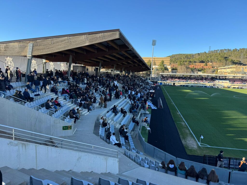 Cerca de 3.000 aficionados se dieron cita en La Fuensanta para acompañar al Conquense en su partido ante el Colonia Moscardó. Más allá del marcador, la grada volvió a demostrar el buen momento que vive el equipo.