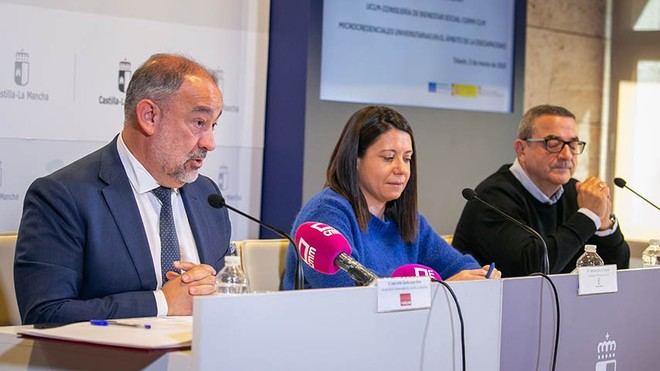 Representantes de la Universidad de Castilla-La Mancha, el Gobierno regional y CERMI Castilla-La Mancha durante la presentación del programa de microcredenciales. Fuente: UCLM