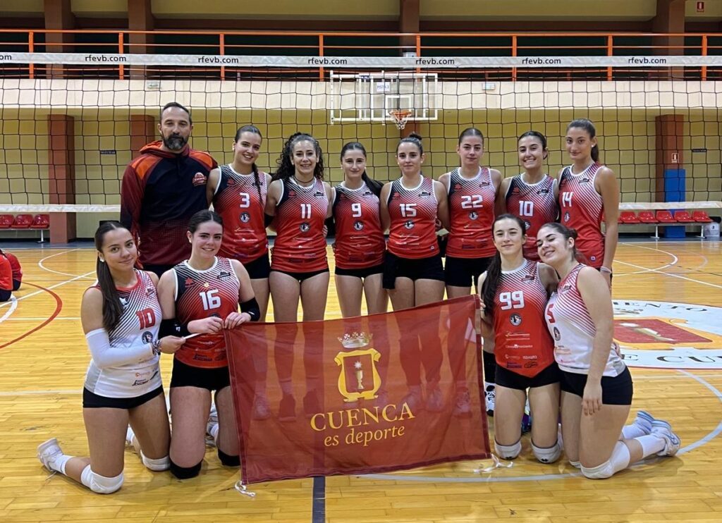 En Cuenca, el voleibol femenino es mucho más que deporte. Es un proyecto que une generaciones, construye vínculos y convierte cada entrenamiento en un espacio de aprendizaje, compromiso y comunidad.