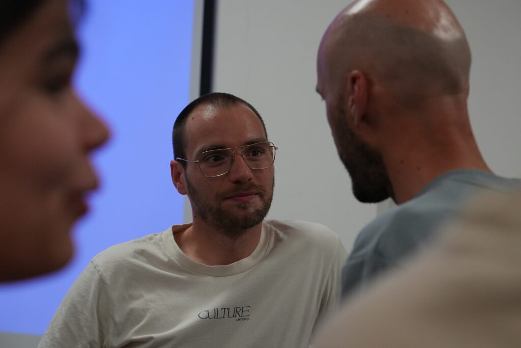 Alex Mas en el taller Canon en la Facultad de Comunicación de Cuenca / Foto de Toni Villegas
