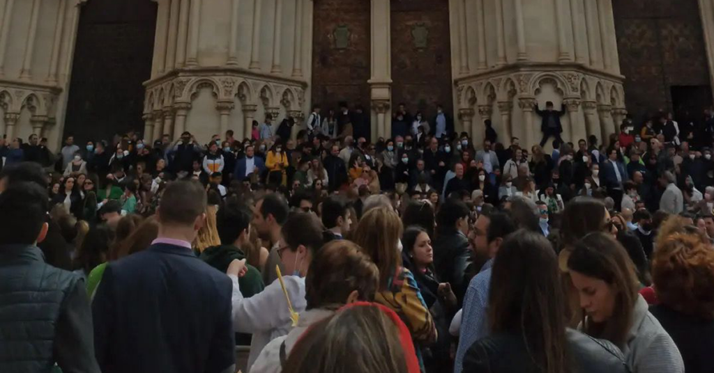 Aglomeración en Semana Santa en la Plaza Mayor
