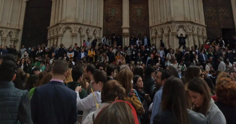 Aglomeración en Semana Santa en la Plaza Mayor
