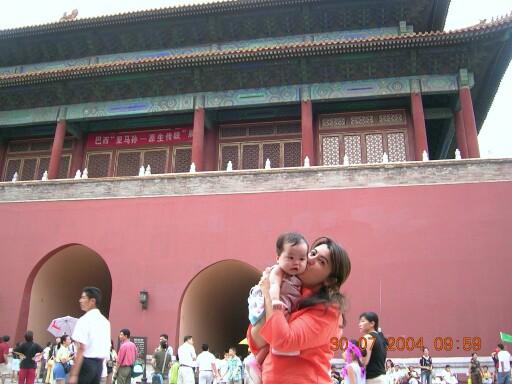 Ana Belén junto a Amanda en su viaje a Pekín