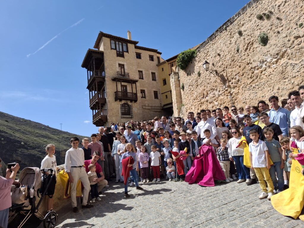Asistentes de la jornada en las casa colgadas