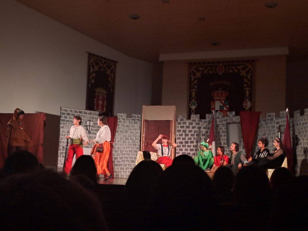 Fotografía del elenco de la obra Manzanas Podridas 