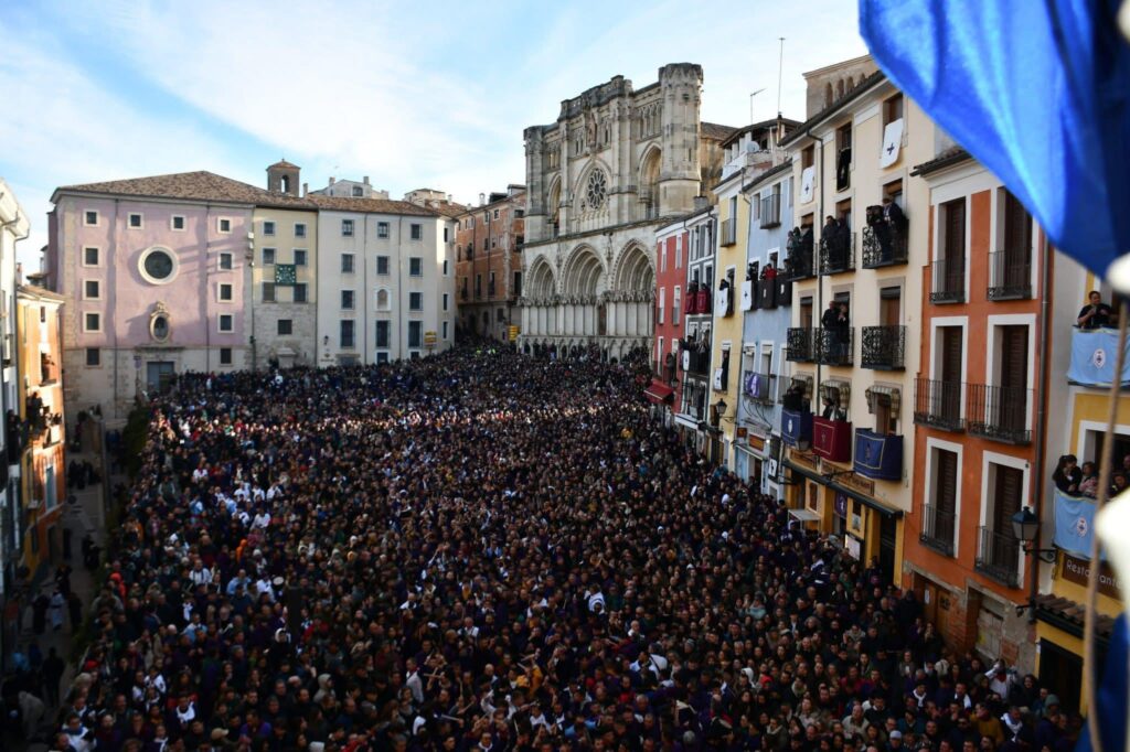 Plaza Mayor y sus bares durante la Semana Santa de Cuenca