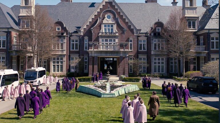 Los Testamentos: ¿‘fan service’ o  identidad propia?