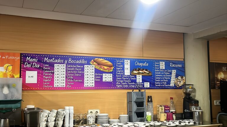 La Facultad de Comunicación sin cafetería y sin opciones para intolerancias
