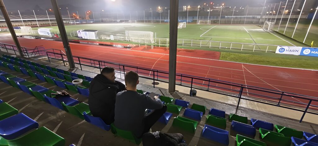 Víctor Vázquez “Churre” al momento de realizarse la entrevista en el Estadio Municipal de San Pedro, en Marín.