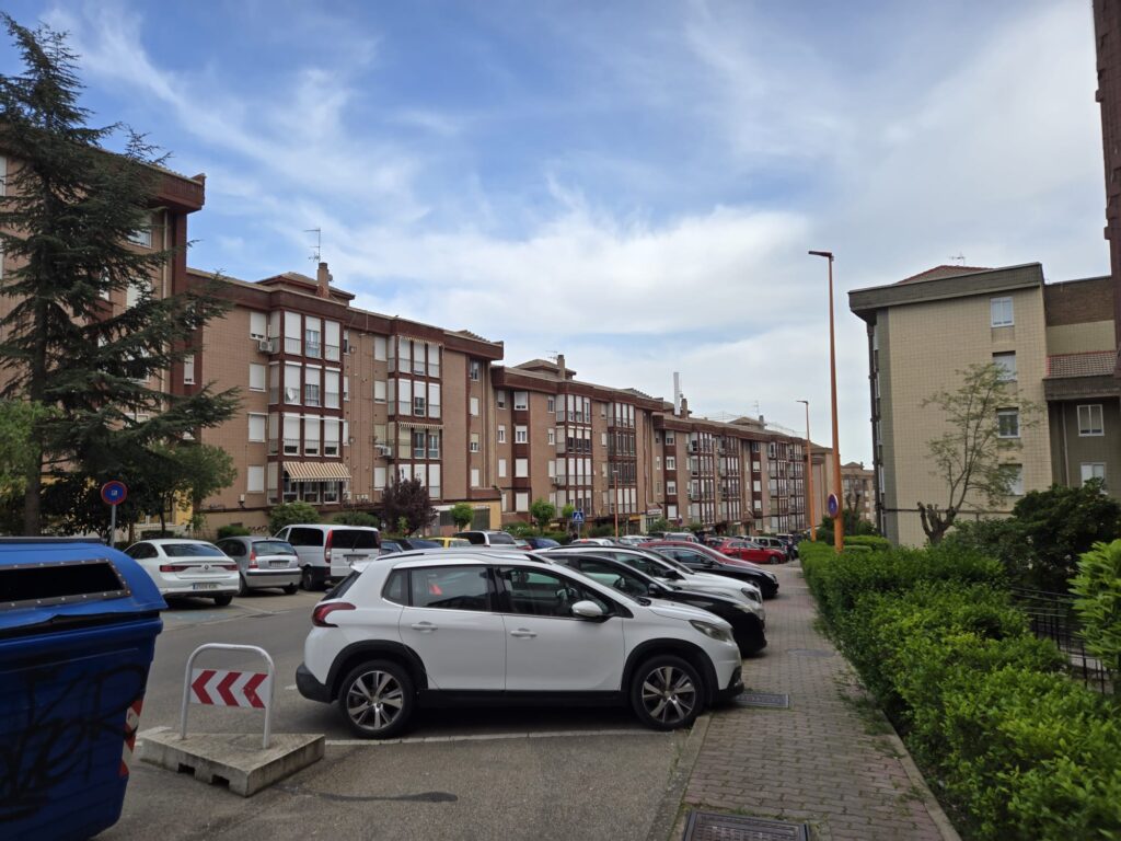 El Ayuntamiento de Cuenca licita por 890.000 euros la mejora de accesos peatonales en Fuente del Oro para reforzar la seguridad y la accesibilidad del barrio.