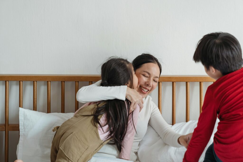 Madre con sus hijos