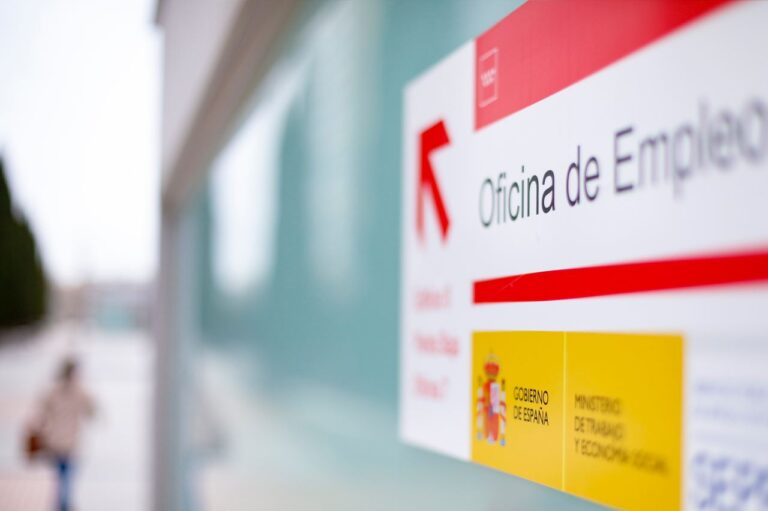 Los jóvenes atrapados en el paro
